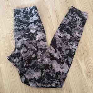 NWOT Lululemon Floral Patterned Leggings